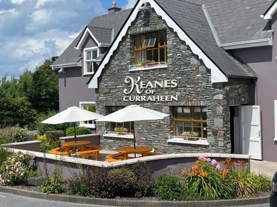 Keanes Of Curraheen, Bar, Restaurant & Accommodation Tralee Eksteriør bilde